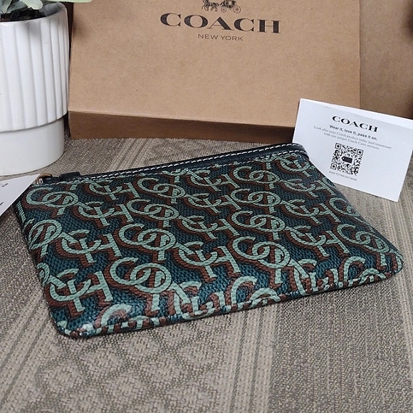 NWT Coach Green Monogram Leather wristlet - Picture 9 of 12